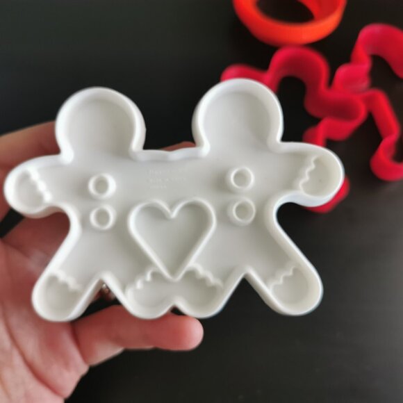 Set Of 4 Tupperware Reversible Biscuit & Cookie Cutter Mold - Picture 2 of 4